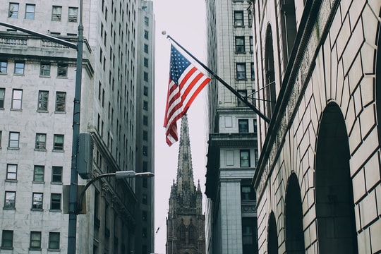 Người Mỹ ồ ạt nhập tịch Anh sau khi ông Trump tái đắc cử