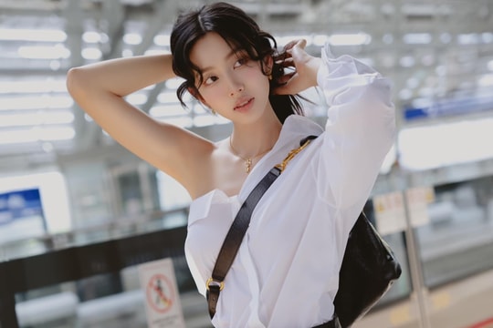 Hoa hậu Thuỳ Tiên gỡ sạch bài quảng cáo kẹo rau hợp tác với Quang Linh V.logs