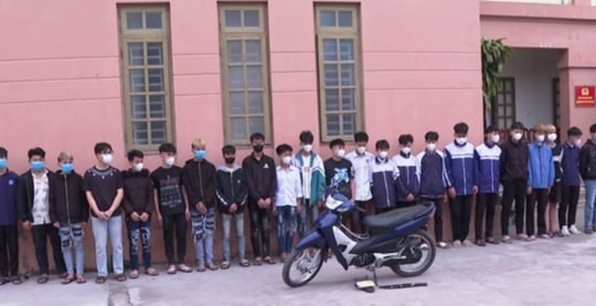 Khởi tố nhóm thanh thiếu niên sử dụng hung khí truy đuổi nhau ở Thái Bình