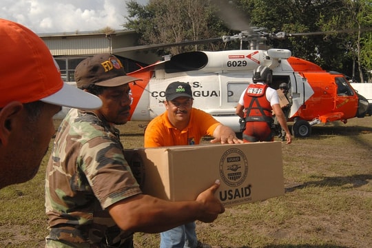 Tòa án Tối cao Mỹ bác lệnh dừng thanh toán viện trợ nước ngoài của ông Trump