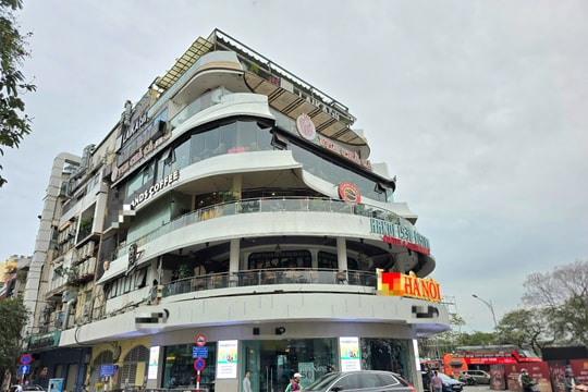 Cận cảnh tòa nhà 'Hàm cá mập' sắp bị phá bỏ