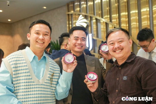 Nhiều 'cánh mày râu' không ngại chi tiền triệu, mua trang sức tặng 1 nửa yêu thương