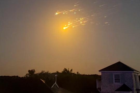 Tàu Starship lại nổ tung trong không gian, tạo ra mưa mảnh vỡ