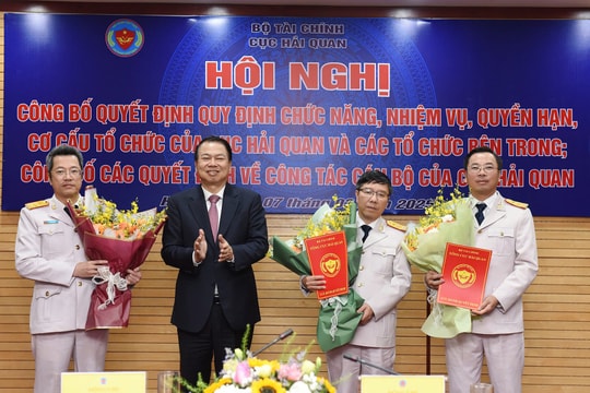Cục Hải quan công bố quyết định bổ nhiệm 3 Phó Cục trưởng và 20 Chi cục trưởng