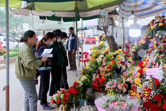 Sôi động thị trường hoa tươi, quà tặng dịp 8/3