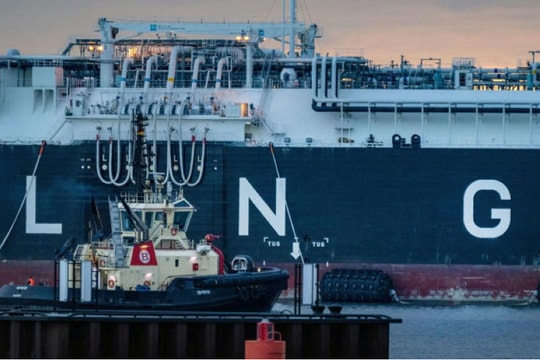 Ukraine ký thỏa thuận LNG với Ba Lan giữa các cuộc tấn công của Nga