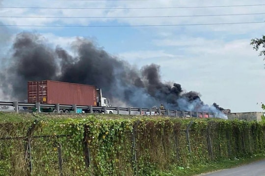 Điều tra nguyên nhân xe cứu thương bốc cháy ngùn ngụt trên cao tốc TP. HCM – Trung Lương