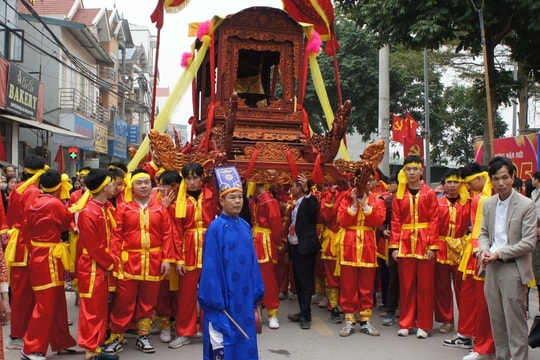 Đặc sắc lễ rước thánh làng Di Trạch