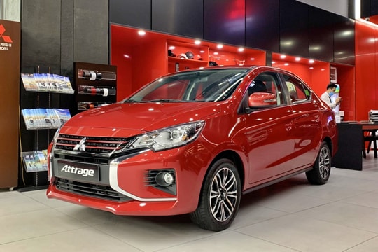 Doanh số liên tục lao dốc, ô tô sedan cỡ B đua giảm giá