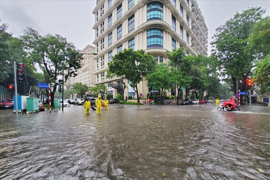Hà Nội: Đầu tư hơn 96 tỷ đồng duy trì hệ thống thoát nước trên địa bàn quận Tây Hồ