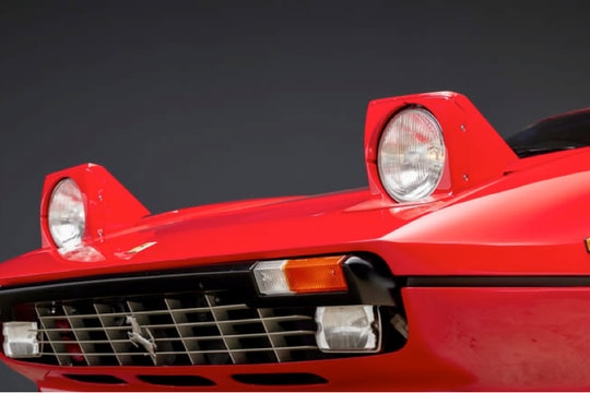 Tại sao các nhà sản xuất ô tô ngừng sản xuất ô tô có đèn pha bật lên?