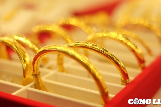 Giá vàng mất mốc 93 triệu đồng/lượng, xuống thấp nhất 1 tuần