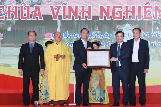 Bộ tượng Tam Tổ Trúc Lâm được công nhận là bảo vật quốc gia