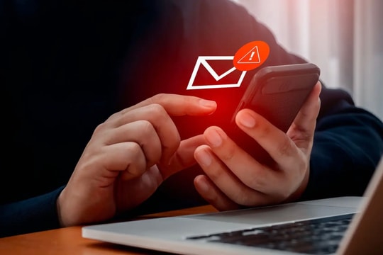 Tại sao bạn không nên xoá email spam?