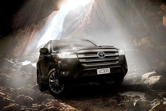Toyota Land Cruiser 300 thêm trang bị, giá bán tăng gần 300 triệu đồng