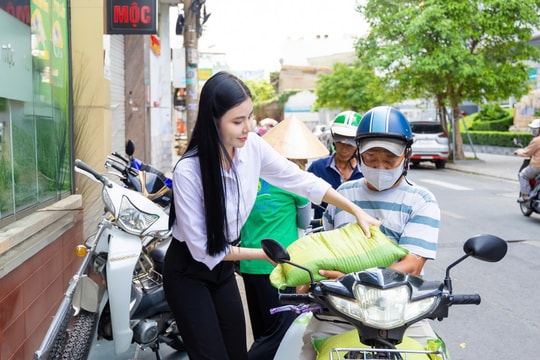 2 tấn gạo đã được trao tặng cho 200 hoàn cảnh khó khăn tại chương trình “Trao yêu thương đón nụ cười”