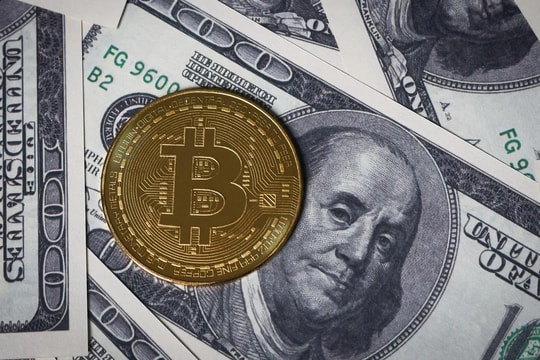 Bitcoin chạm đáy thấp nhất kể từ tháng 11/2024, thị trường tiền mã hóa lao dốc trước lo ngại về chính sách kinh tế Mỹ