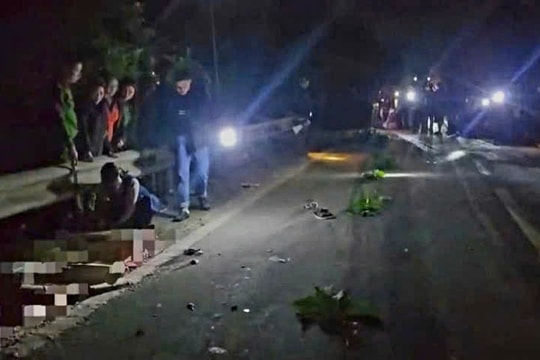 Va chạm với xe đầu kéo, hai học sinh tử vong thương tâm ở Hà Tĩnh