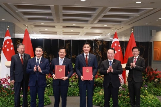 Nam Định trao quyết định đầu tư dự án VSIP Nam Định giai đoạn 1 cho doanh nghiệp Singapore