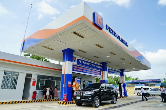 Giá xăng tiếp tục giảm mạnh, xuống dưới 20.000 đồng/lít