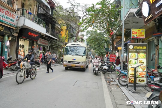Hà Nội yêu cầu kiểm tra xe trên 16 chỗ ra vào phố cổ, Hồ Gươm trong khung giờ cấm