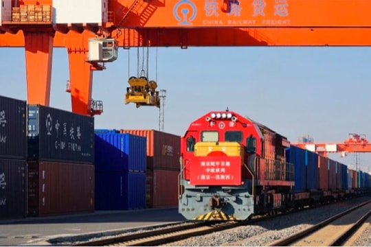 Trung Quốc từ chối vận chuyển hàng hóa qua Nga