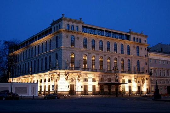 Gã khổng lồ khí đốt Nga bán loạt tài sản xa xỉ sau khi nhu cầu châu Âu sụt giảm