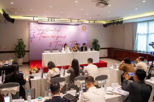 Team Chị Em Rọt: Bị lập biên bản vì họp báo chưa được chấp thuận