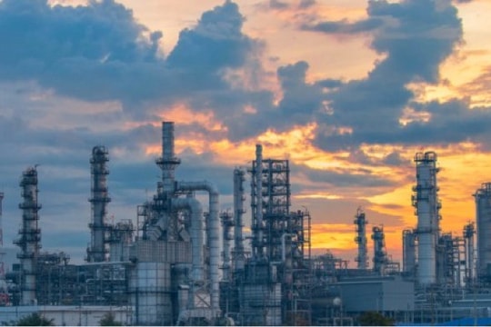 Nhà máy lọc dầu Trung Quốc giảm nhập khẩu dầu Nga do lo ngại lệnh trừng phạt