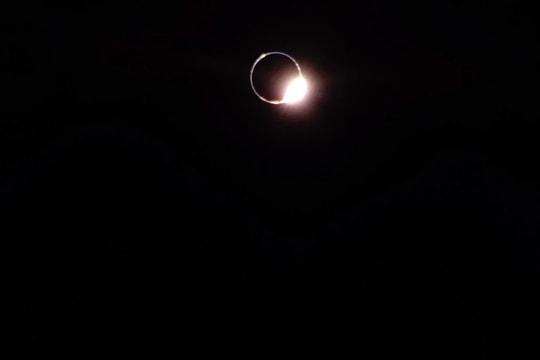 Tàu đổ bộ Blue Ghost chụp được nhật thực từ Mặt trăng, trái ngược với nguyệt thực từ Trái đất