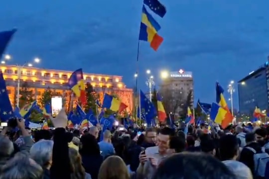 Biểu tình ủng hộ Liên minh châu Âu trước cuộc bầu cử lại ở Romania