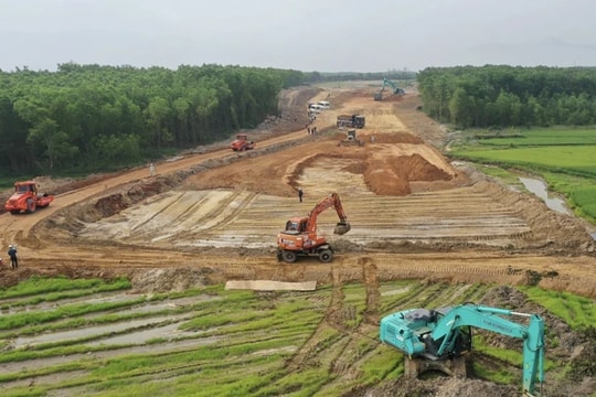 Bàn giao toàn bộ mặt bằng phục vụ thi công trạm dừng nghỉ trên cao tốc Bắc - Nam