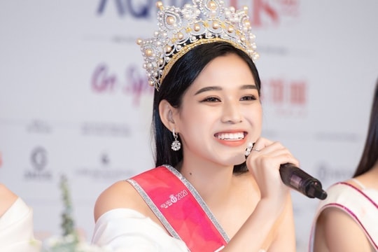 Hoa hậu Đỗ Thị Hà lên tiếng về tin đồn giải thể công ty