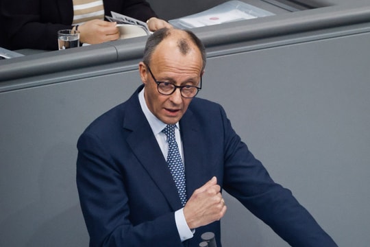 Đức thông qua kế hoạch vay nợ khổng lồ để củng cố quốc phòng và kinh tế