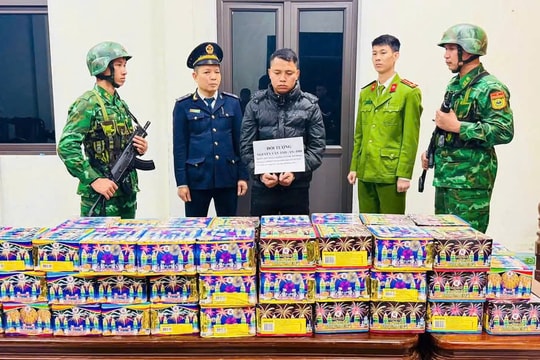 Bắt giữ đối tượng vận chuyển 84 kg pháo hoa nổ qua biên giới Hà Tĩnh