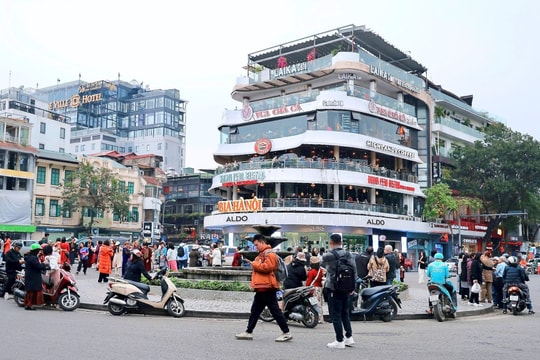 Hà Nội dự kiến chi 18 tỷ đồng để phá bỏ toà nhà 'Hàm cá mập', mở rộng quảng trường