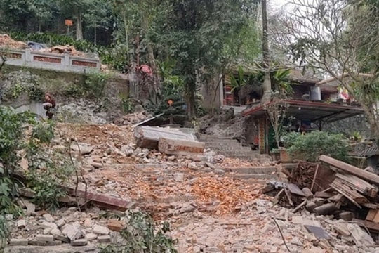 Báo cáo việc phá dỡ cổng di tích quốc gia đền Đuổm trước ngày 20/3/2025