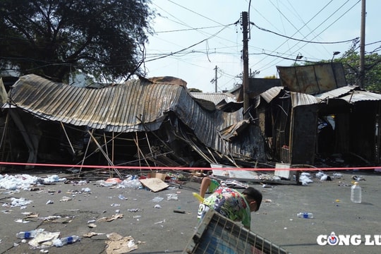 Khung cảnh tan hoang ở chợ Thanh Đa sau vụ cháy kinh hoàng