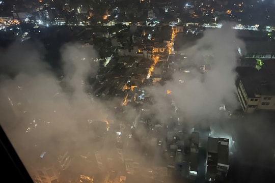 Hà Nội: Yêu cầu dừng hoạt động phân xưởng vải mành 'vô tư' xả khói bụi vào khu dân cư