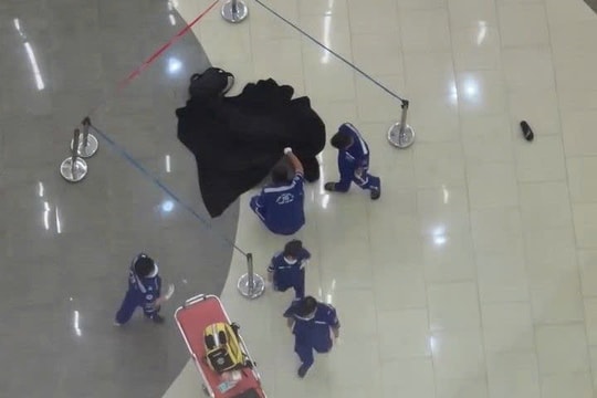 Một thiếu niên tử vong nghi rơi từ tầng cao tại Vạn Hạnh Mall ở TP HCM