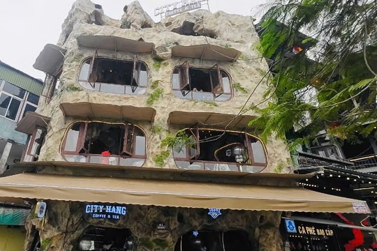 Quán cà phê 'ngọn núi nhân tạo' bên hồ Tây: Điểm đến mới lạ cho giới trẻ