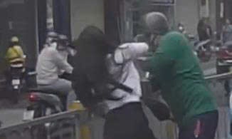 TP HCM: Công an triệu tập nữ tài xế ô tô và người đàn ông đánh nhau ở quận 3