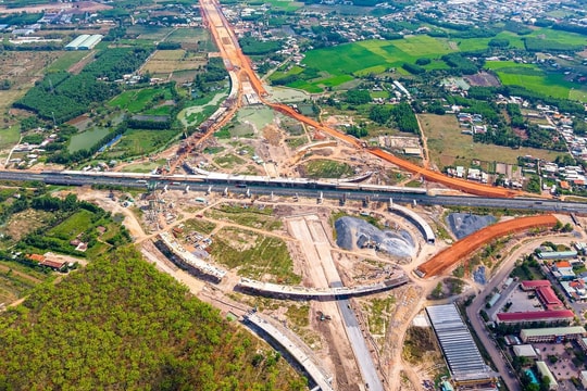 Nỗ lực thi công 2 tuyến đường kết nối cảng hàng không quốc tế Long Thành