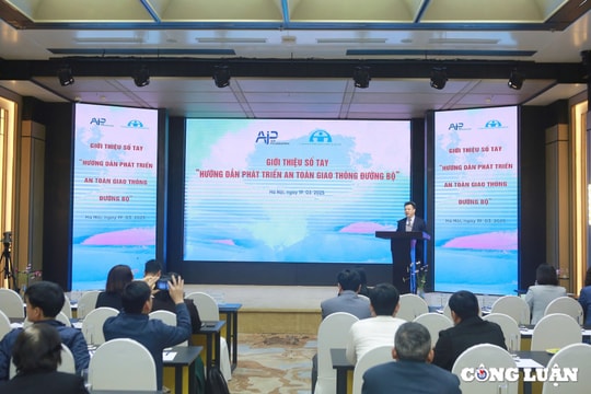 Ra mắt sổ tay “Hướng dẫn phát triển an toàn giao thông đường bộ”