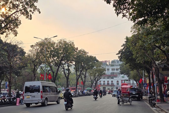 15 tuyến buýt bị ảnh hưởng khi phá dỡ tòa nhà 'Hàm cá mập'