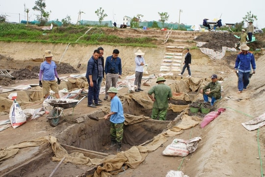 Khai quật hai thuyền cổ ở Thuận Thành, Bắc Ninh