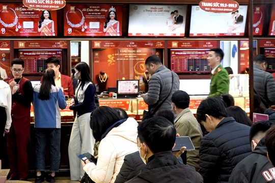 Thị trường vàng có thể đối mặt với đợt giảm giá mạnh sau khi vượt ngưỡng 100 triệu đồng/lượng