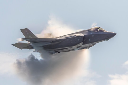 Canada xem xét lại thỏa thuận mua tiêm kích F-35 của Mỹ