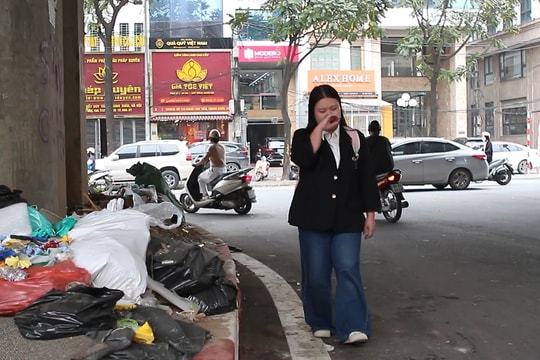 Rác thải bủa vây dải phân cách đường Vành đai 3