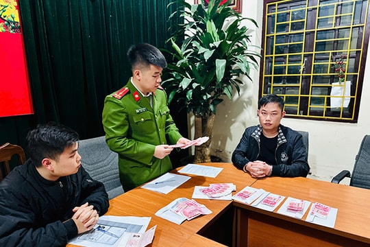 Bắt đối tượng nhập cảnh vào Việt Nam để lưu hành tiền giả